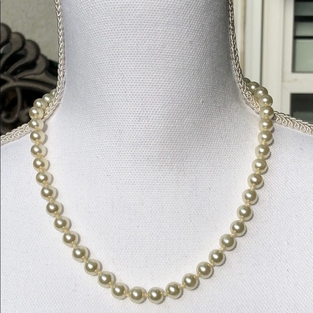 Vintage glass faux pearl necklace